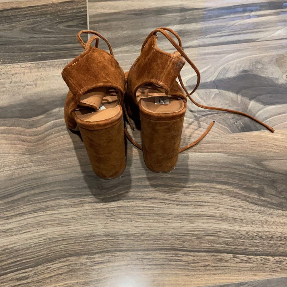 Shoes - Picture 4 of 6